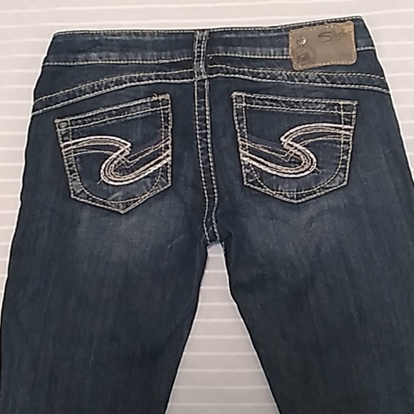 Silver Tuesday Dark Wash Capri Blue Jeans - Picture 6 of 10